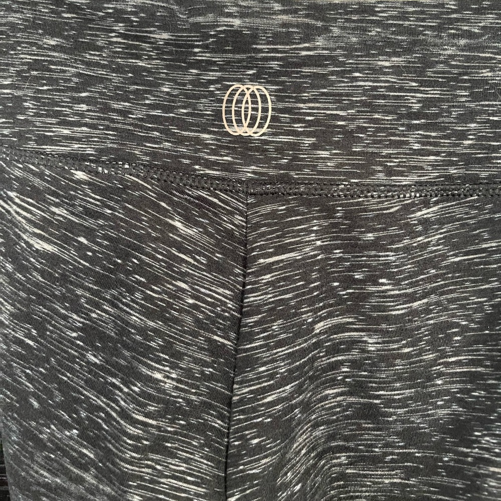 BALANCE Collection Legging - Picture 5 of 5